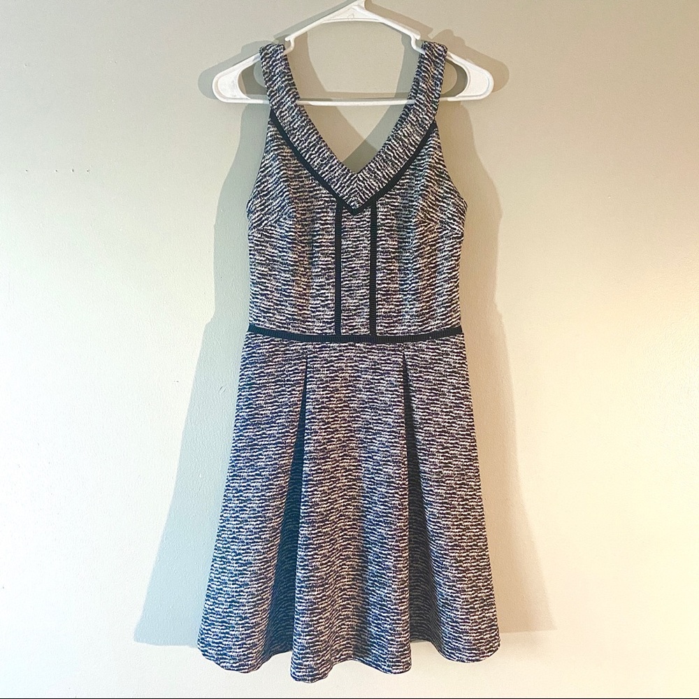 Sleeveless V neck dress